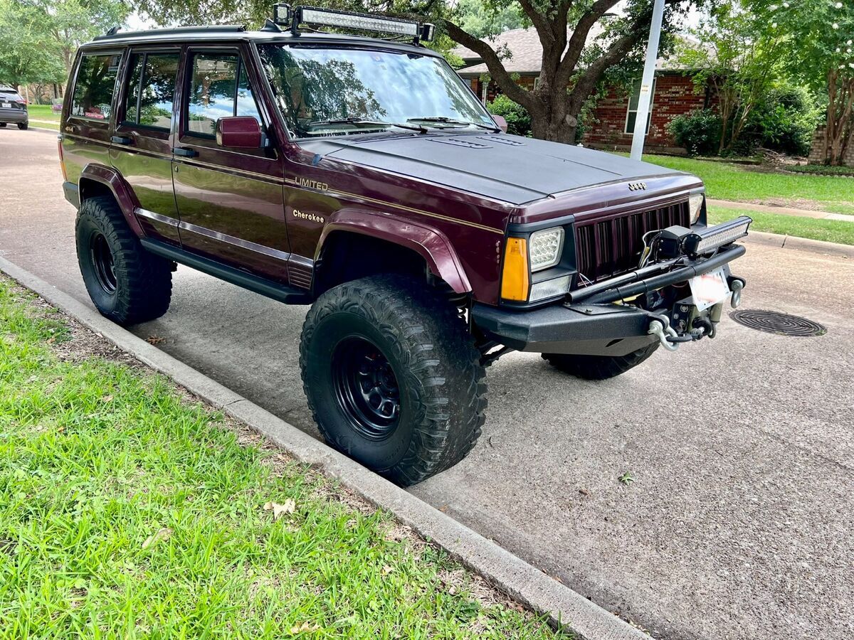 build: smittybilt / iron rock off road/ runs great! stops great! crawls amazing!