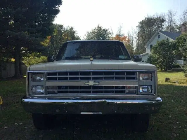 1988 chevy suburan silverado r20 3/4 ton
