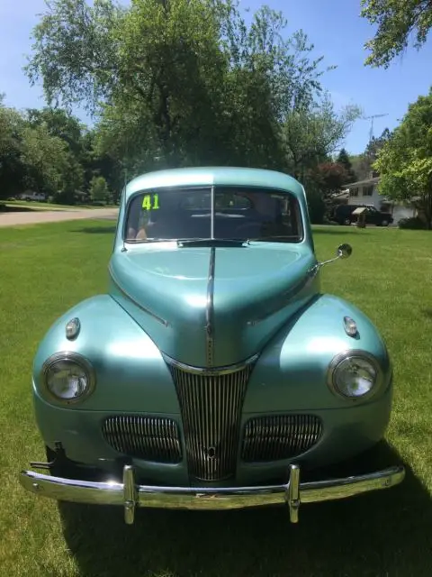 1941 ford 2 door sedan deluxe