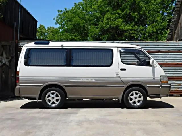 1990 hiace, coffee maker, ice maker, joy talk, tems, 4 sunroofs, only 68,000km!