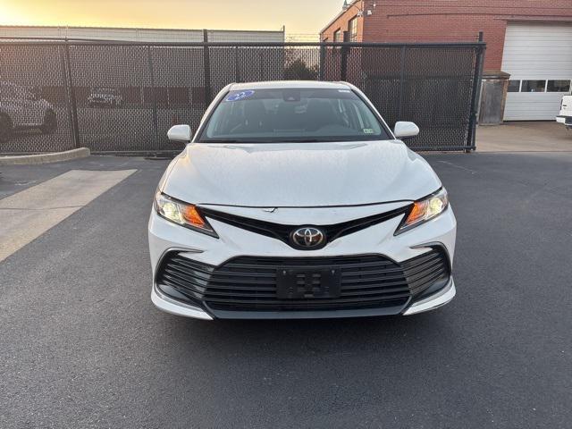 2022 toyota camry le