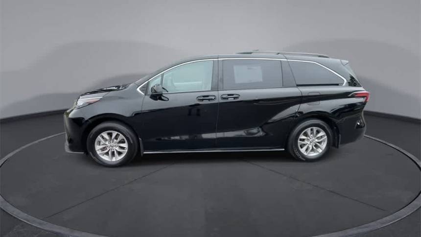 2022 toyota sienna le 8-passenger