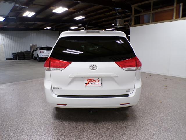 2014 toyota sienna le