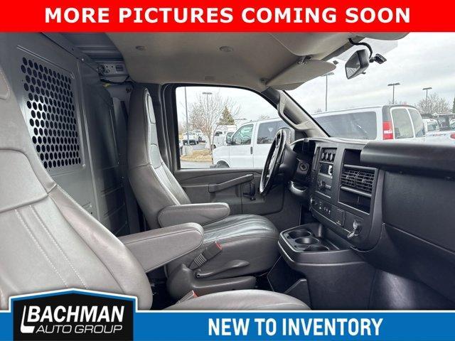 2022 chevrolet express 2500 work van