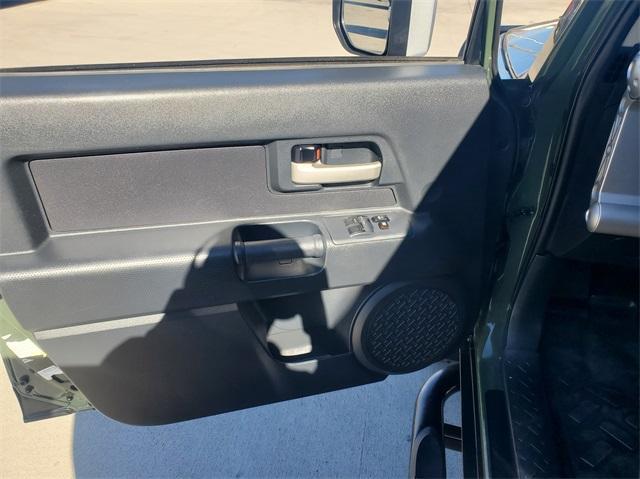 2011 toyota fj cruiser base