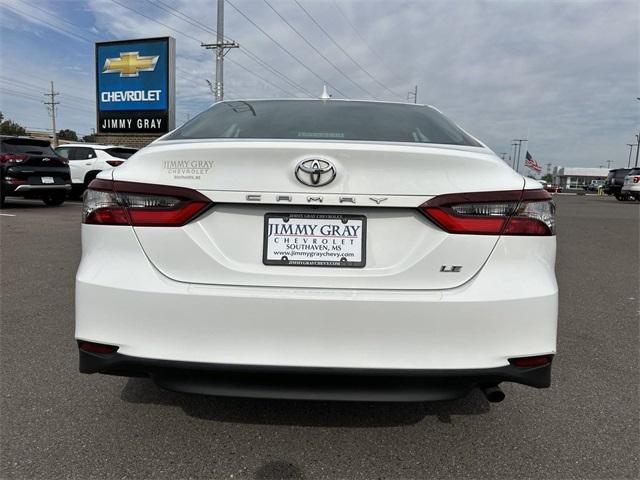 2022 toyota camry le