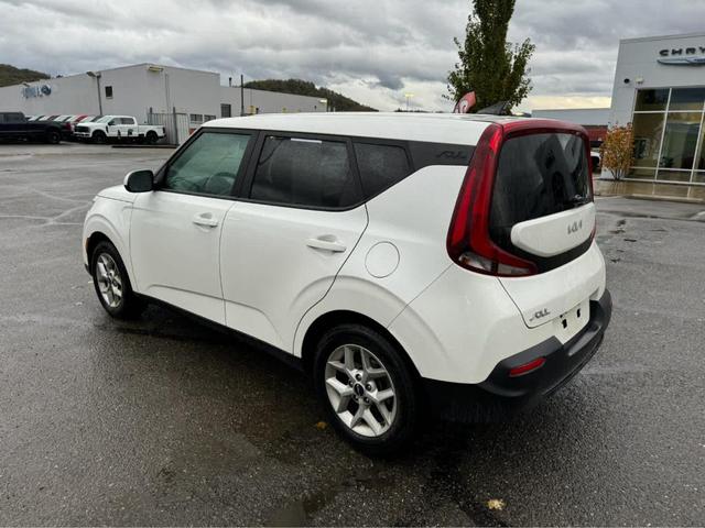 2022 kia soul lx