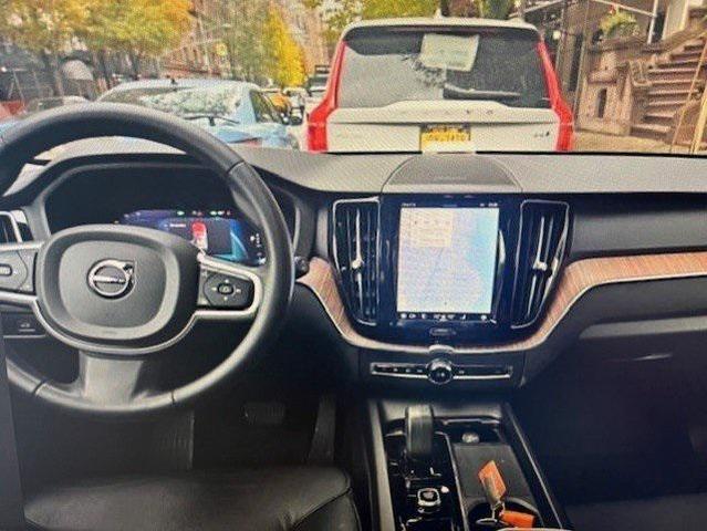 2022 volvo xc60 b5 momentum