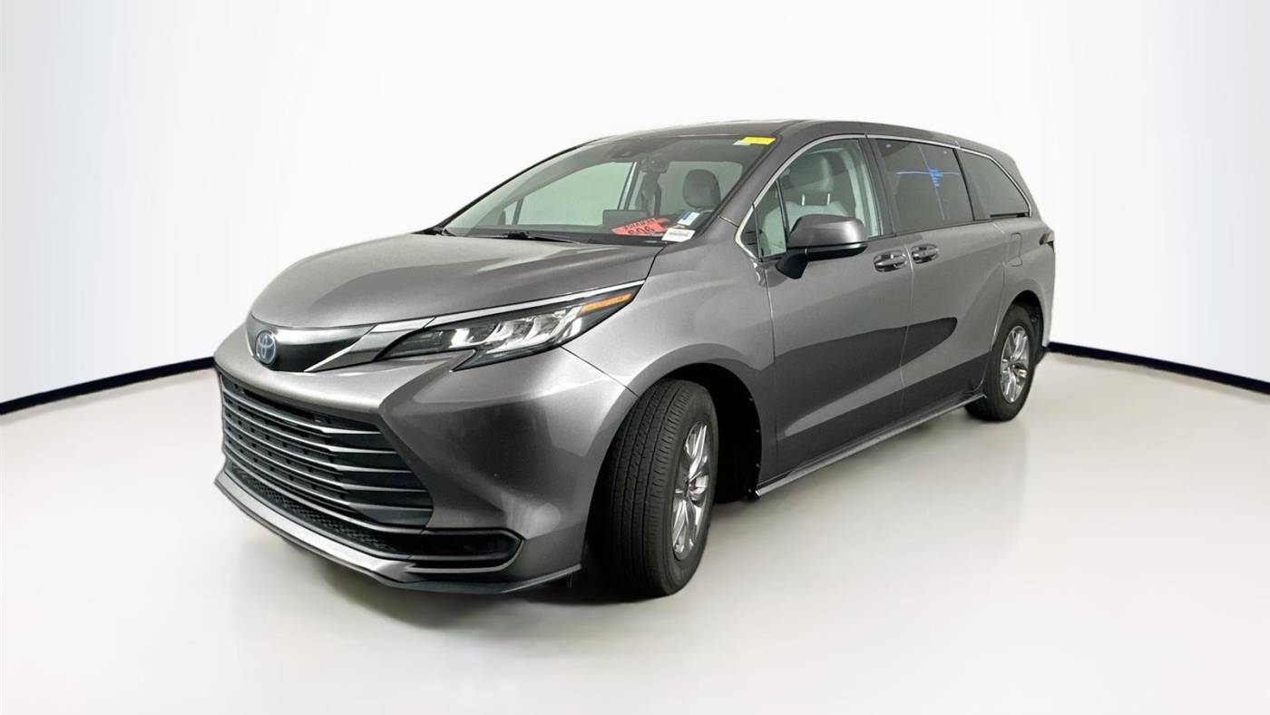 2022 toyota sienna le 8-passenger