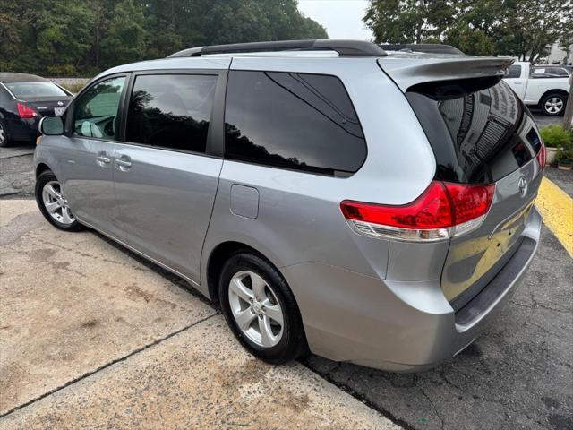 2012 toyota sienna le