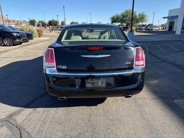 2013 chrysler 300 base