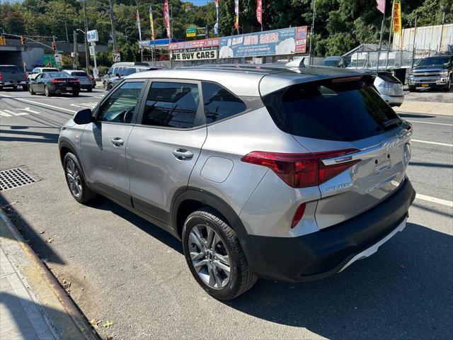 2022 kia seltos lx awd 4dr suv
