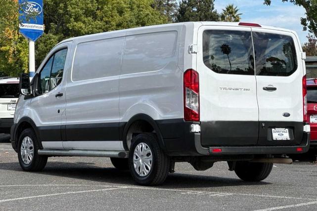 2022 ford transit-250 base