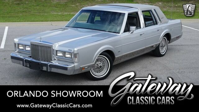 silver 1986 lincoln town car 5.0 v8 4 speed automatic available now!