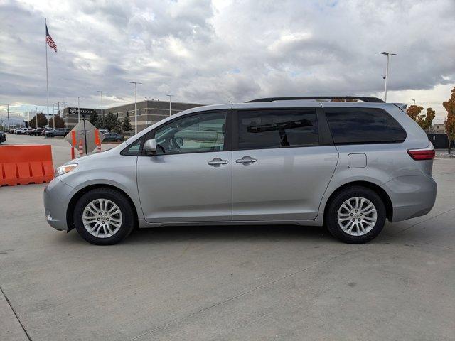 2017 toyota sienna xle