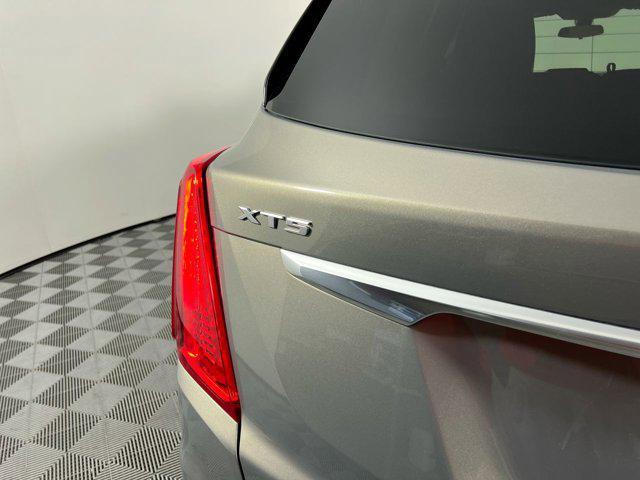 2018 cadillac xt5 base