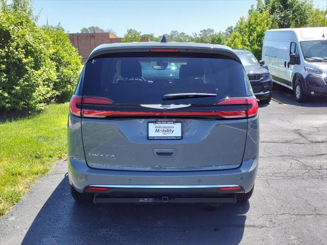 2023 chrysler pacifica touring-l