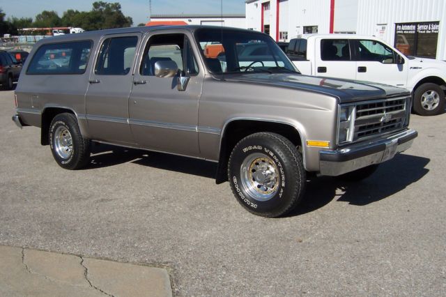 1988 chevrolet r20 suburban silverado sport utility 4-door 7.4l