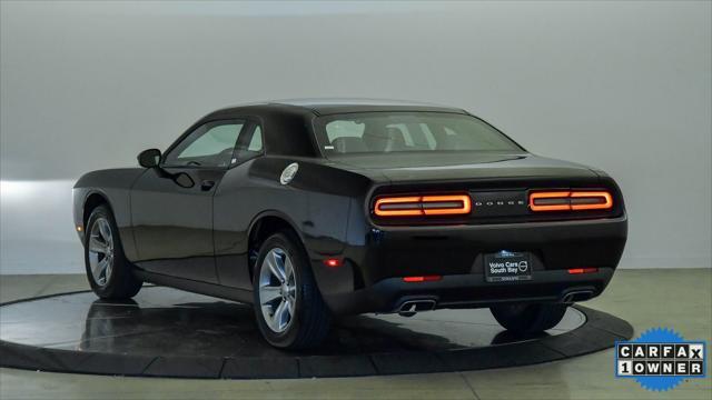 2017 dodge challenger sxt