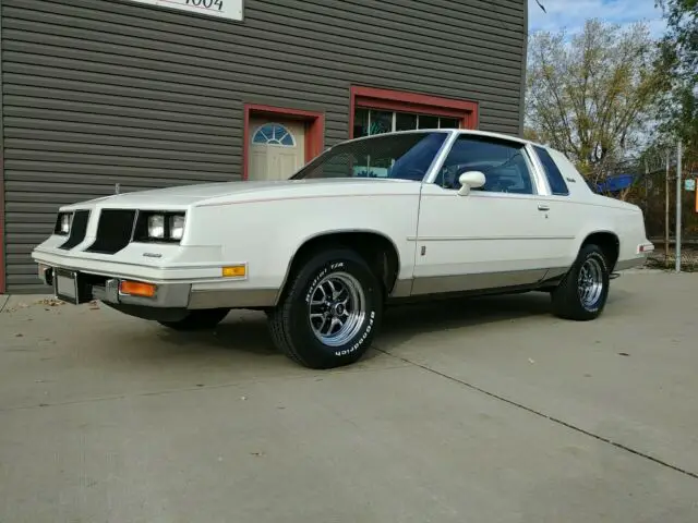 1986 oldsmobile cutlass salon 54000 actual miles, buckets, no winters
