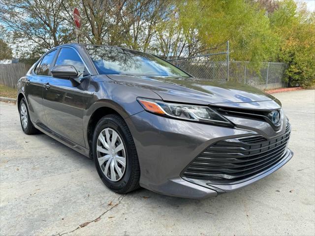 2019 toyota camry hybrid se