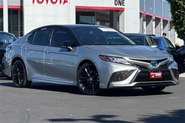 2022 toyota camry hybrid xse
