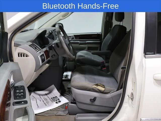 2010 chrysler town & country touring