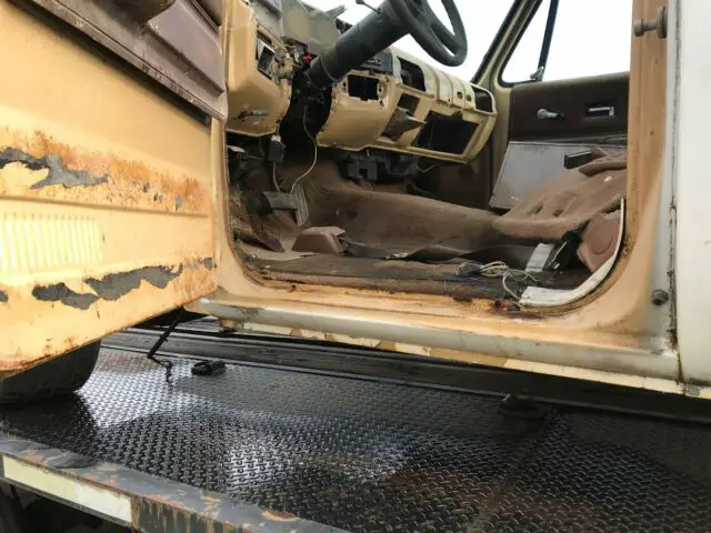 1976 chevy blazer 2wd (with parts k5 blazer)