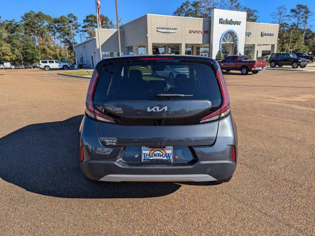 2023 kia soul lx