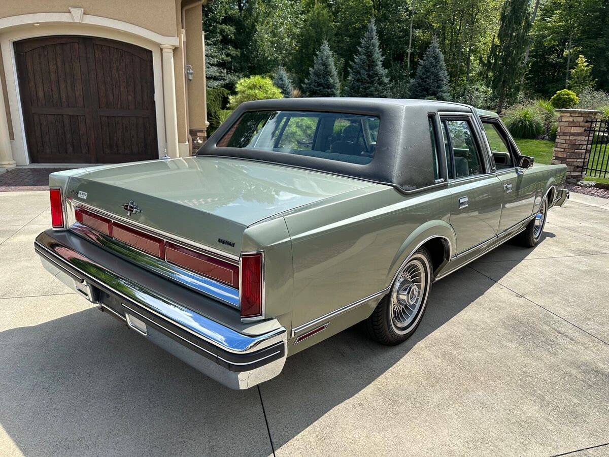 1984 lincoln town car sedan green rwd automatic
