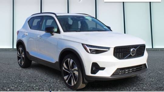 2025 Volvo XC40