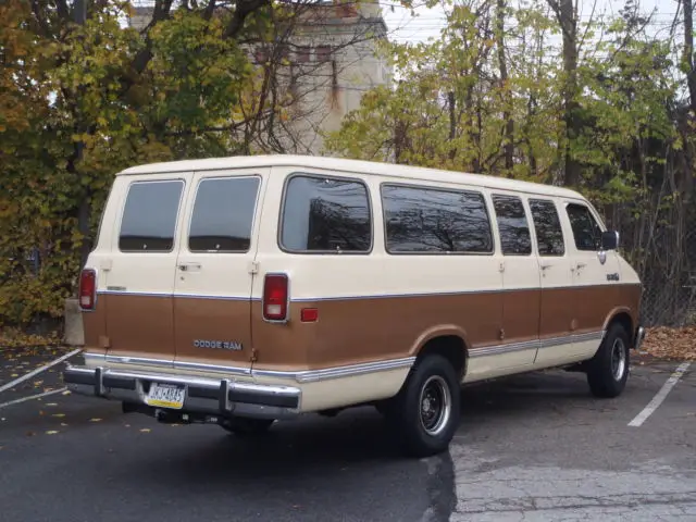 1986 dodge extended length passenger window van
