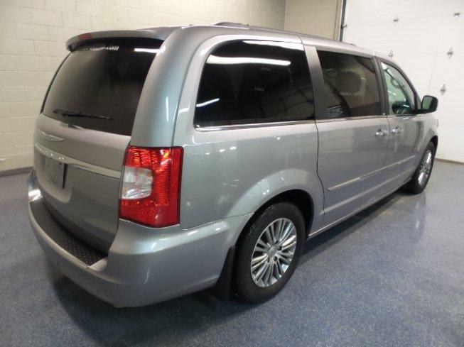 2014 chrysler touring-l for sale in bismarck, north dakota
