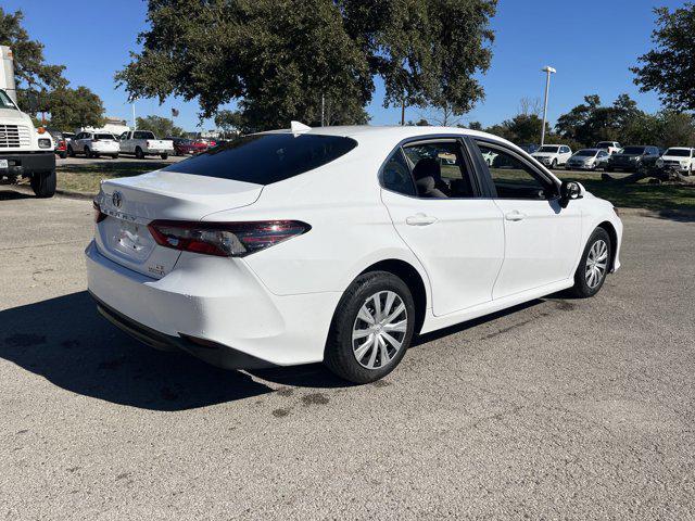 2022 toyota camry le