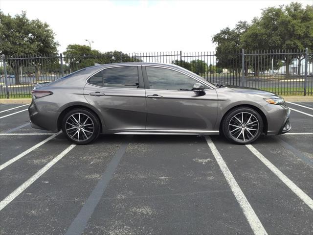 2022 toyota camry se