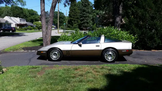 time capsule 1987 corvette - 16,900 miles. l98 350 auto