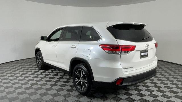 2019 toyota highlander le