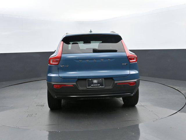 2024 volvo xc40 b5 plus dark theme