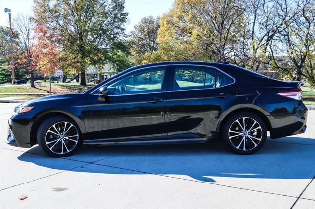 2020 toyota camry se