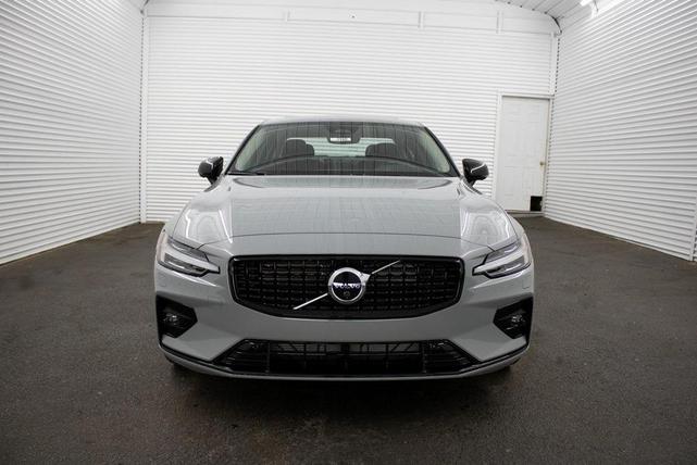 2024 volvo s60 b5 plus dark theme