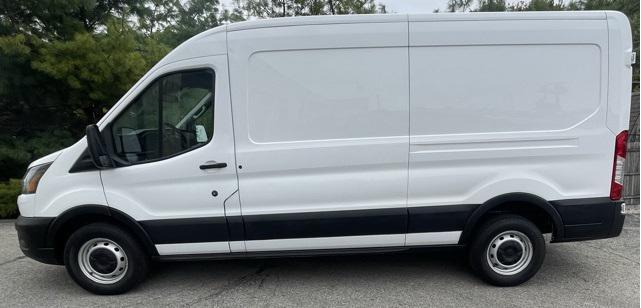 2022 ford transit-150 base