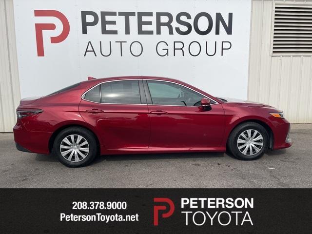 2022 toyota camry hybrid le