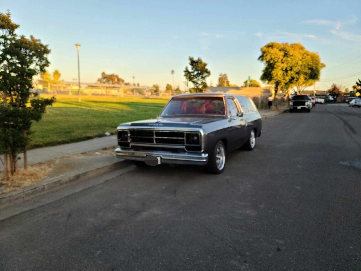 1985 dodge ramcharger royal se custom built ac blows ice runs great