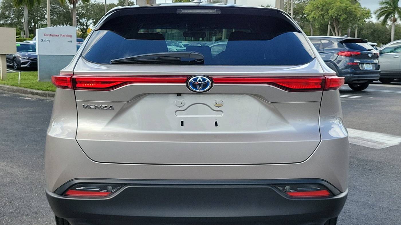 2023 toyota venza le