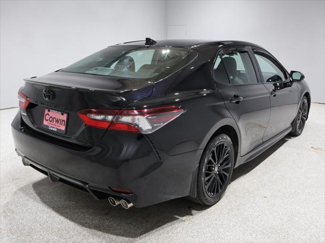 2022 toyota camry se