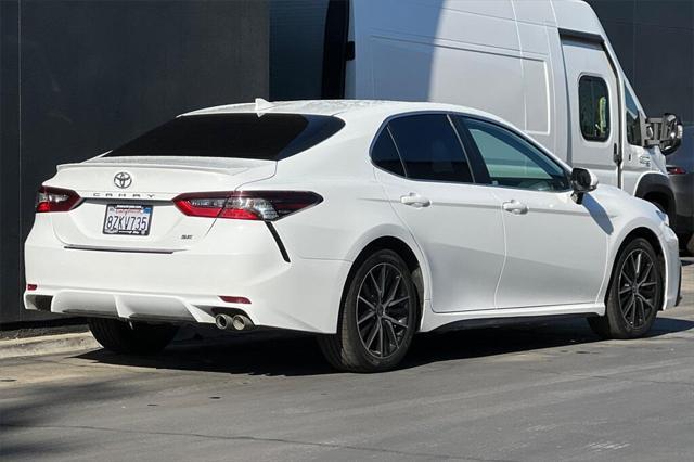 2022 toyota camry se