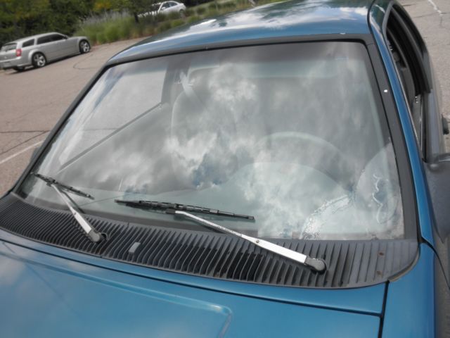 1993 ford tempo - great transportation. solid car. very little rust