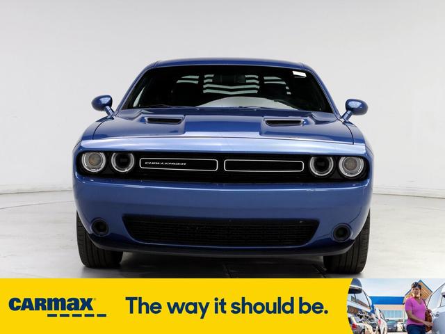 2022 dodge challenger sxt