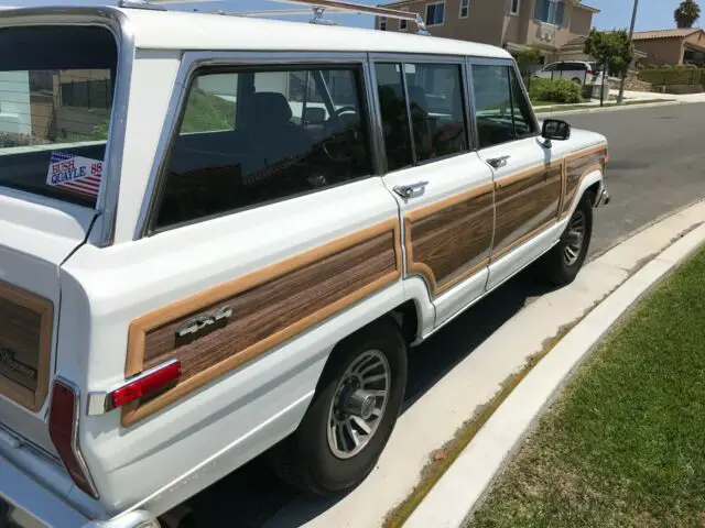 1988 jeep grand wagoneer. restored