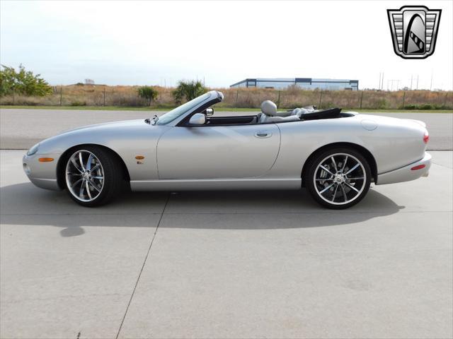 2005 jaguar xkr base